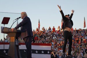 Trump torna dove gli hanno sparato. E al suo fianco stavolta c’è Musk
