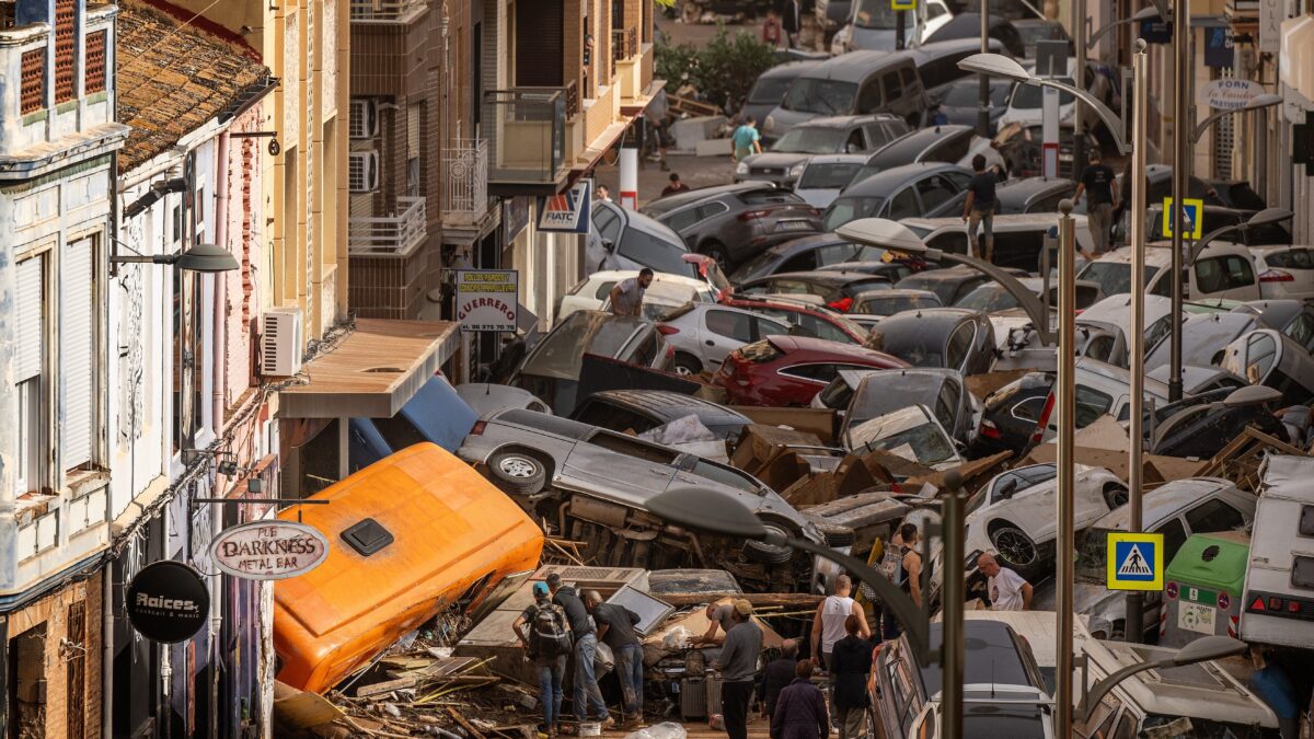 Apocalisse d’acqua devasta Valencia. Allerta in ritardo, almeno 95 vittime