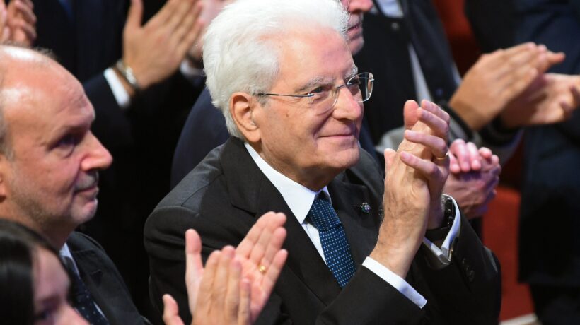Re Mattarella esonda dal ruolo. L’Italia è diventata una monarchia?