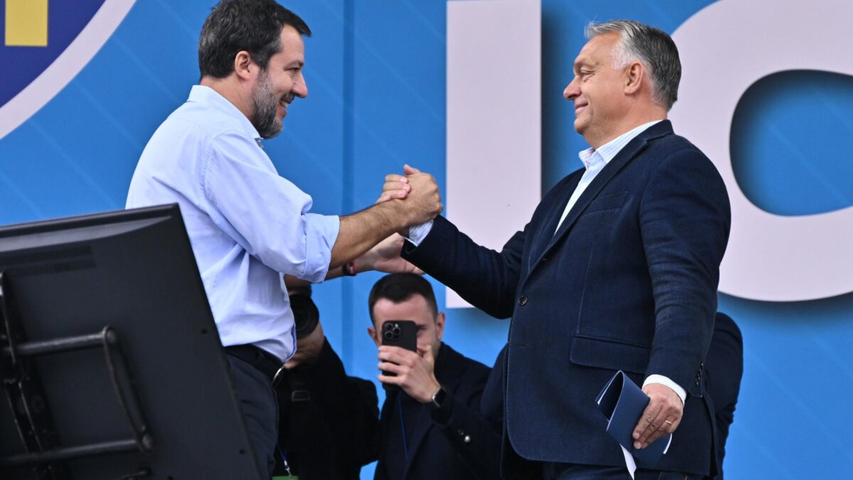A Pontida si rafforza l’asse Lega-Orbán. Salvini: «La manovra? Paghino i banchieri»