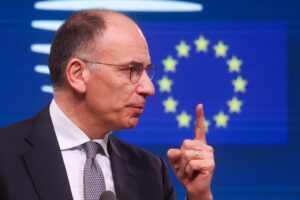 Letta molla di nuovo il Parlamento per andare all’università a Madrid
