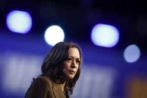 Kamala inguaiata dai camalli: il maxi sciopero danneggia l’economia Usa e la sua corsa