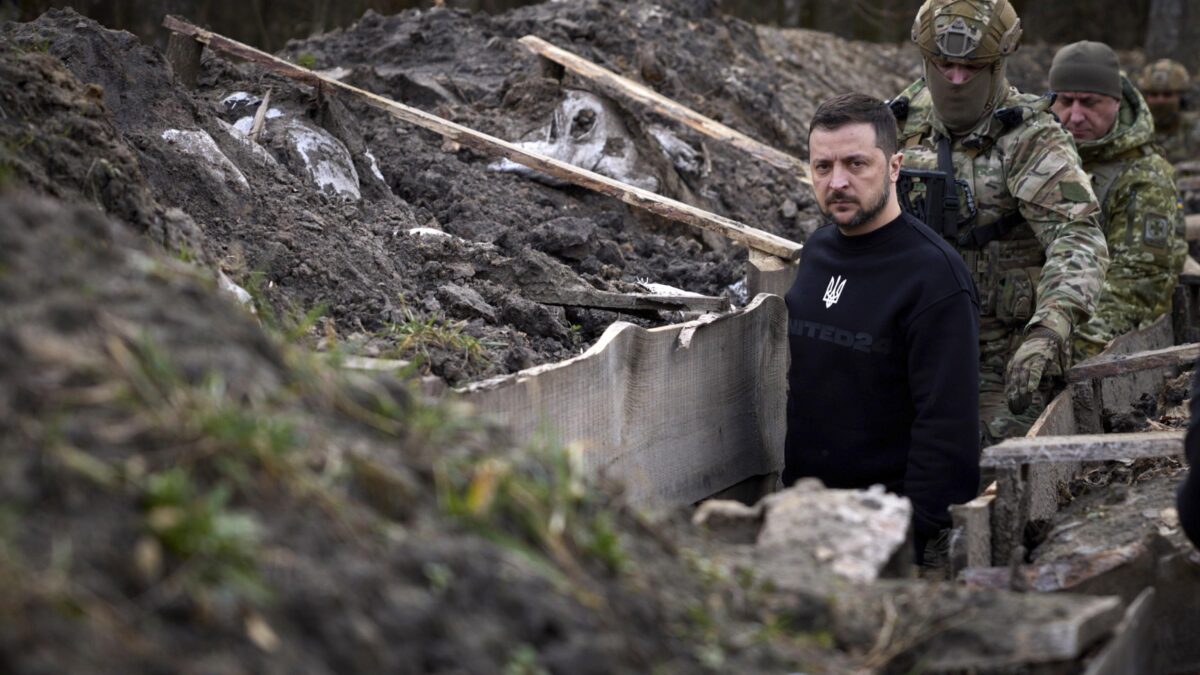 Pure gli ufficiali al fronte scaricano Zelensky