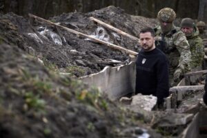 Pure gli ufficiali al fronte scaricano Zelensky
