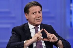 La commissione tenta di inchiodare Conte. «Lo convocheremo»