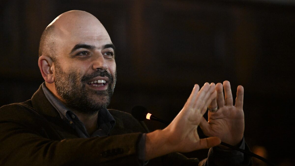 Saviano ora si finge esule a Francoforte: «Alla Fiera del libro farò la resistenza»