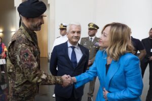 Meloni in missione in Giordania e Libano: «Unifil va rafforzata, sono vicina ai soldati»