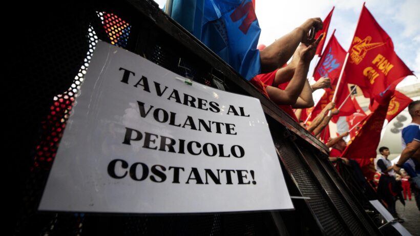 In 20.000 in marcia contro Stellantis. C’è anche Conte che lodava la fusione