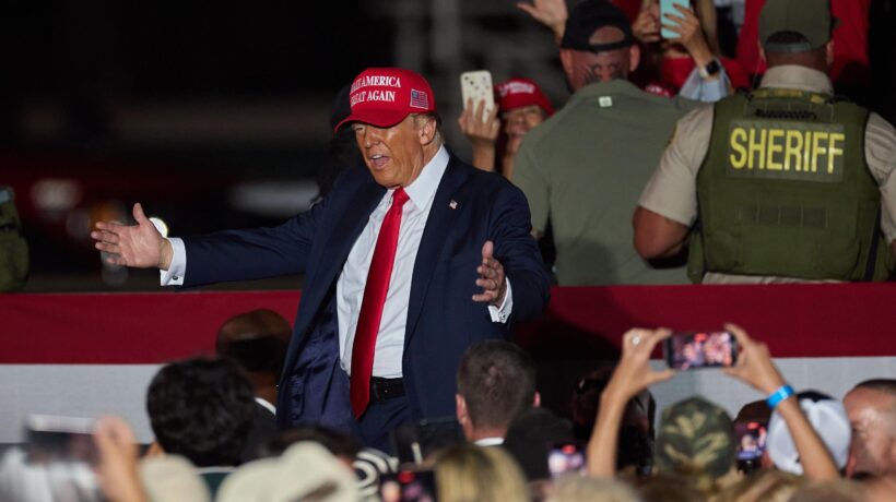 Gira il vento del voto popolare e Trump vola
