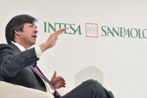 Intesa punta all’utile da 9 miliardi