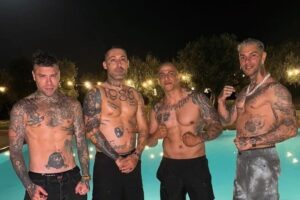 Manganelli, figli dei boss, pestaggi e tirapugni. Ecco a voi gli amici di Fedez