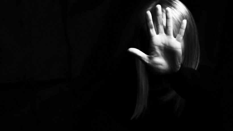A 14 anni violentata da un pakistano