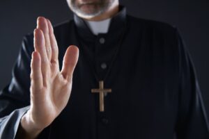 Report vaticano sullo scandalo abusi: «Troppi ritardi, poca trasparenza»