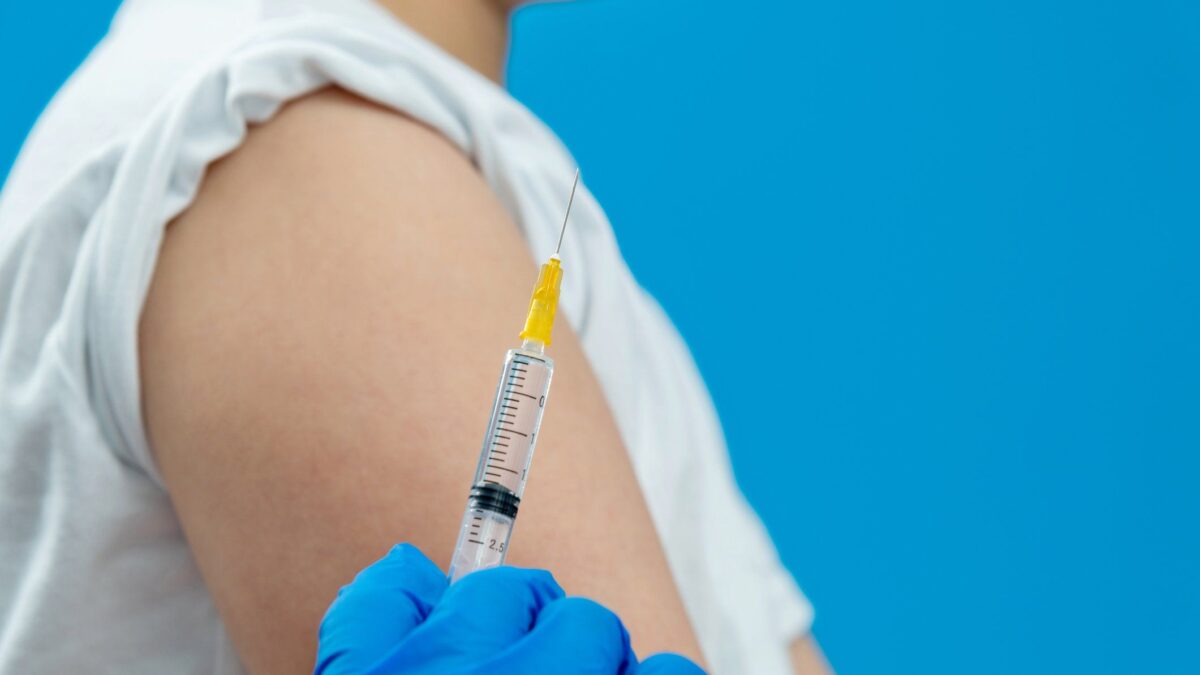 Uk, giovane down sedato e vaccinato contro la volontà della sua famiglia