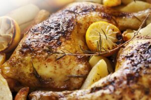 Dai nonni ai nipotini, il pollo con patate mette d’accordo tutti