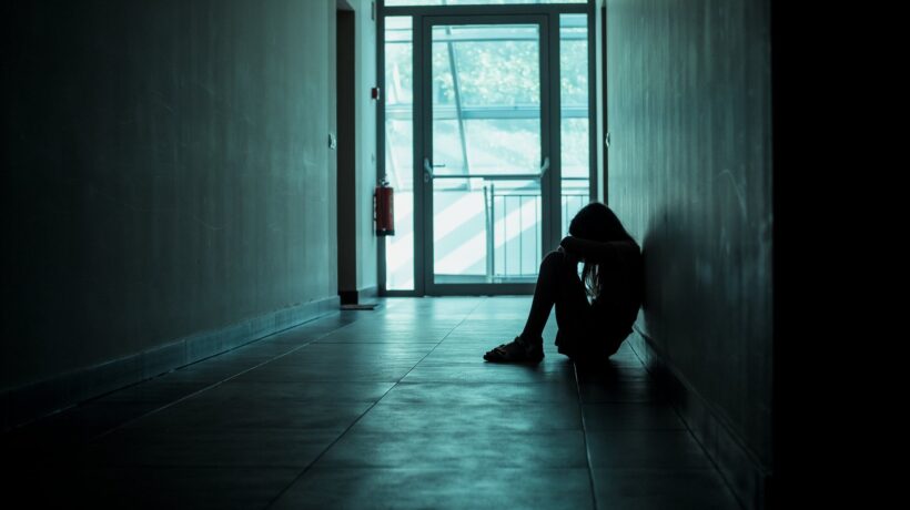 Orrore nel Bresciano: immigrato stupra una bimba di 10 anni e lei rimane incinta