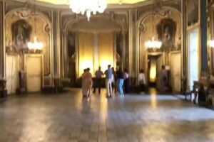 Le pillole di galateo di Petra e Carlo: curiosità a Palazzo Biscari di Catania