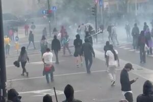 Scontri a Roma al corteo pro Palestina. La polizia risponde alle bombe carta con idranti e lacrimogeni