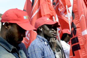 Importiamo milioni di indigenti. L’unico affare è per chi li sottopaga