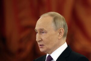 Putin minaccia altri test coi missili. «Ma rimaniamo aperti al dialogo»