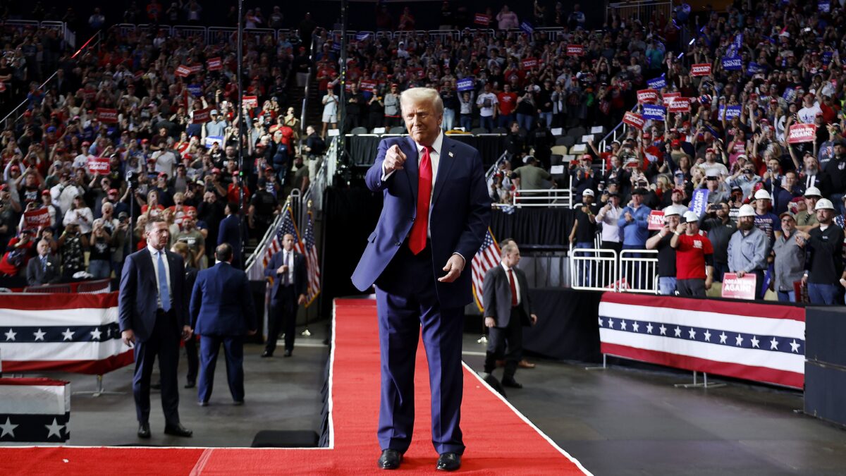 Un’onda rossa incorona The Donald: «Sarà l’età dell’oro dell’America»