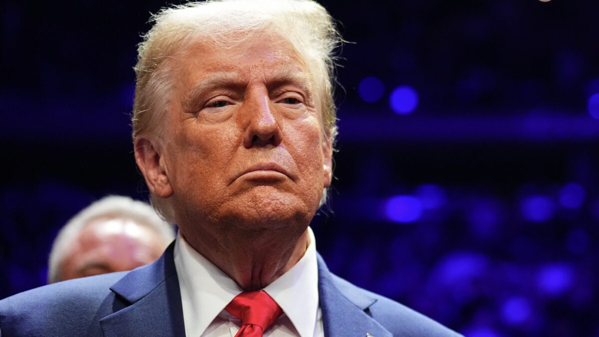 Stellantis vuol delocalizzare? Trump annuncia dazi al 25% sui beni da Messico e Canada