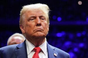 Stellantis vuol delocalizzare? Trump annuncia dazi al 25% sui beni da Messico e Canada