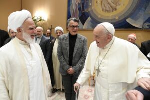 Papa, carezza all’Iran: «Chiesa contro il governo? Bugie»