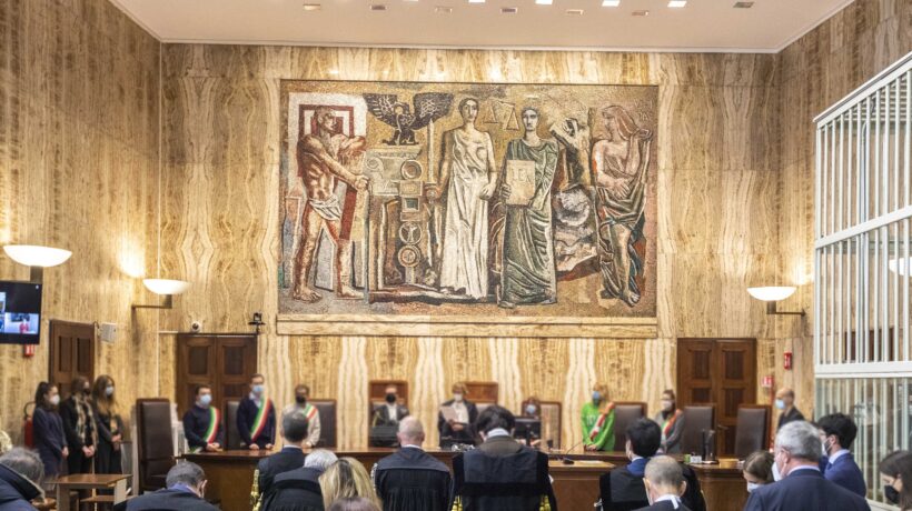 Le toghe ora passano pure ai ricatti. «Con la riforma processi più lunghi»