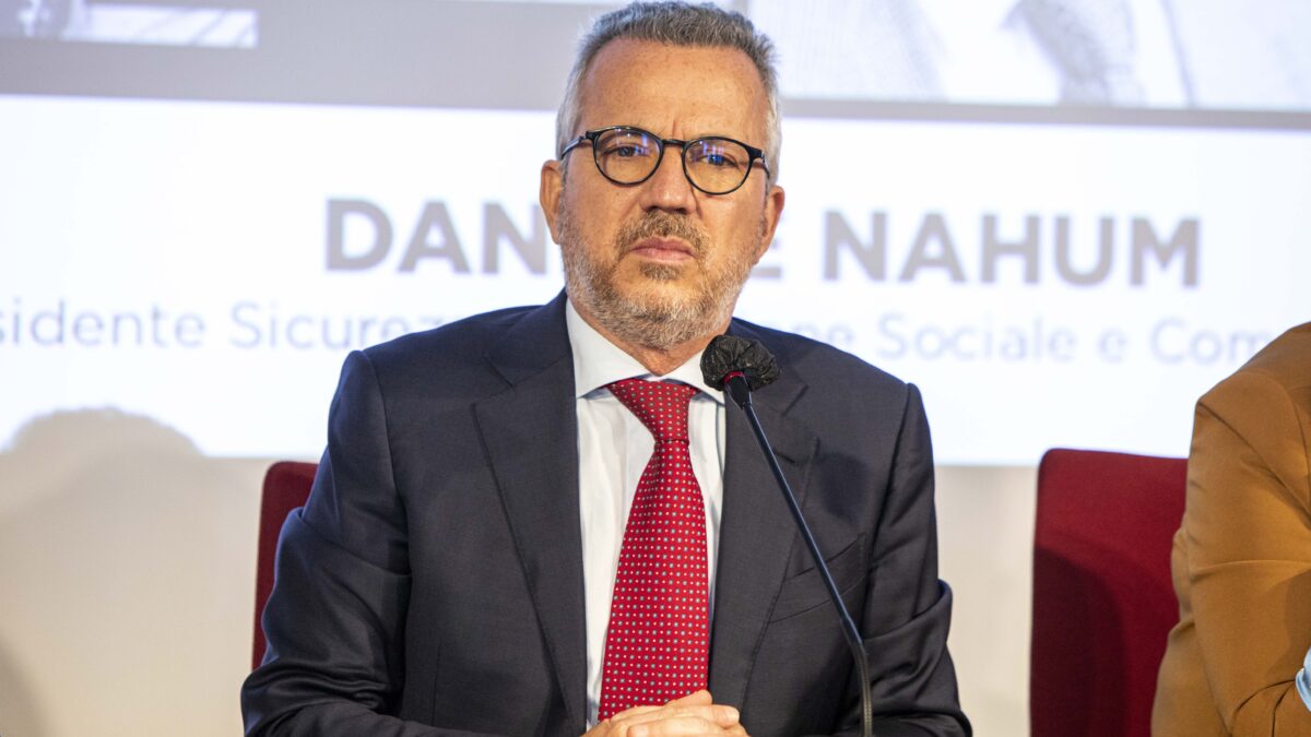 Estraneo al processo, ma con i dati in piazza