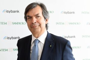 Sui soldi agli azionisti Intesa è prima in Europa