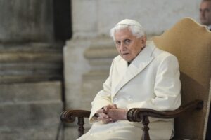 I media adesso riscoprono Ratzinger per dipingerlo come un teologo rosso