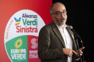 Raimo frigna per una sospensione, eppure nella proscrizione è maestro