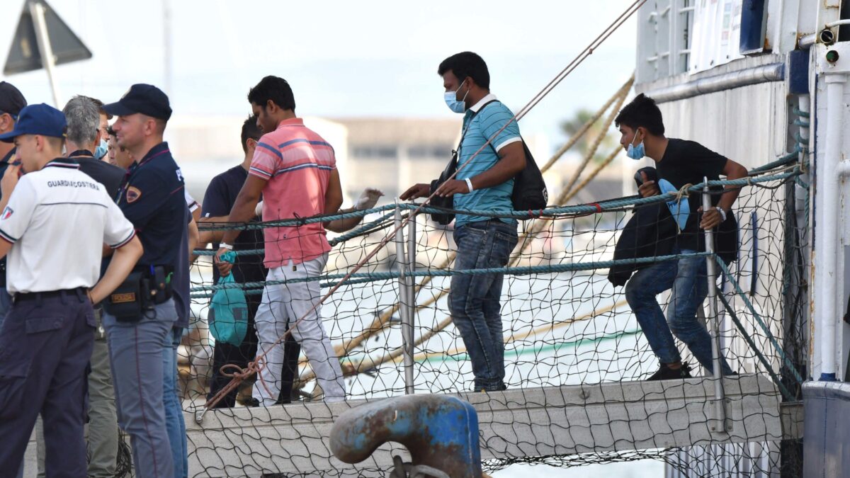Migranti, Fi si schiera con grillini e radicali