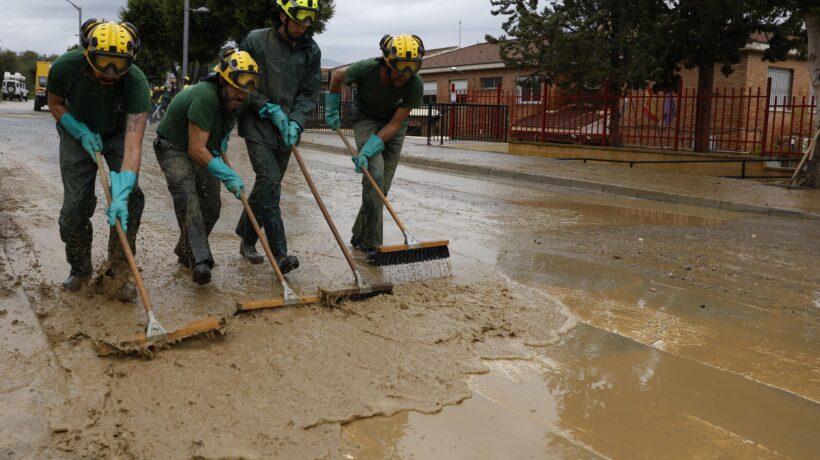 Ultrà verdi: il clima cambia, basta con la democrazia