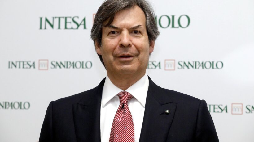Intesa vale 71,8 miliardi in Borsa e torna prima nell’Eurozona