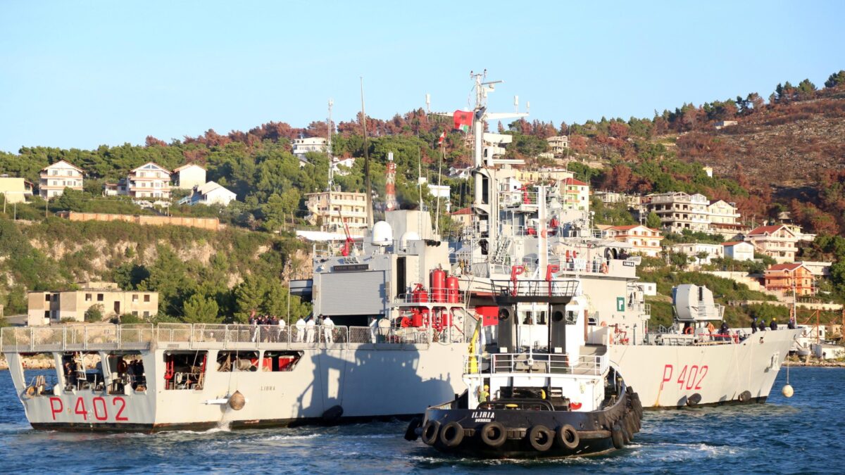 Salpa di nuovo la nave per l’Albania. La sinistra sbraita, il Ppe è con Roma