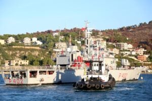 Salpa di nuovo la nave per l’Albania. La sinistra sbraita, il Ppe è con Roma