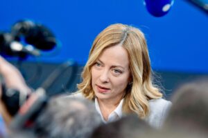 La Meloni sbugiarda Lepore: «Disperato»