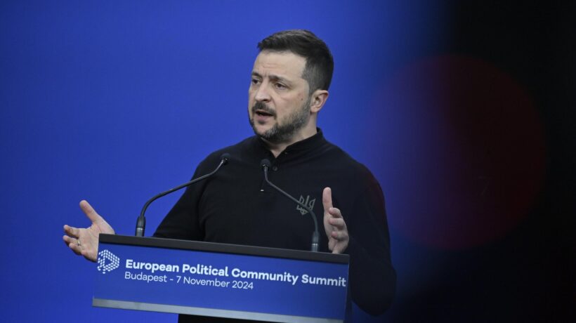 Zelensky: «Facciamo finire il conflitto nel 2025. Abbiamo avuto poche armi»