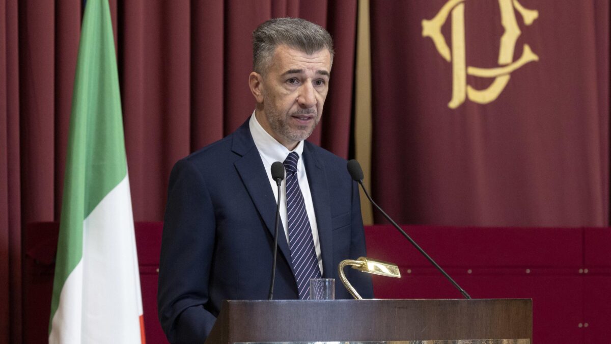 La sinistra all’attacco del ministro. Ma il padre di Giulia apre al dialogo