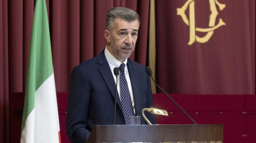 La sinistra all’attacco del ministro. Ma il padre di Giulia apre al dialogo