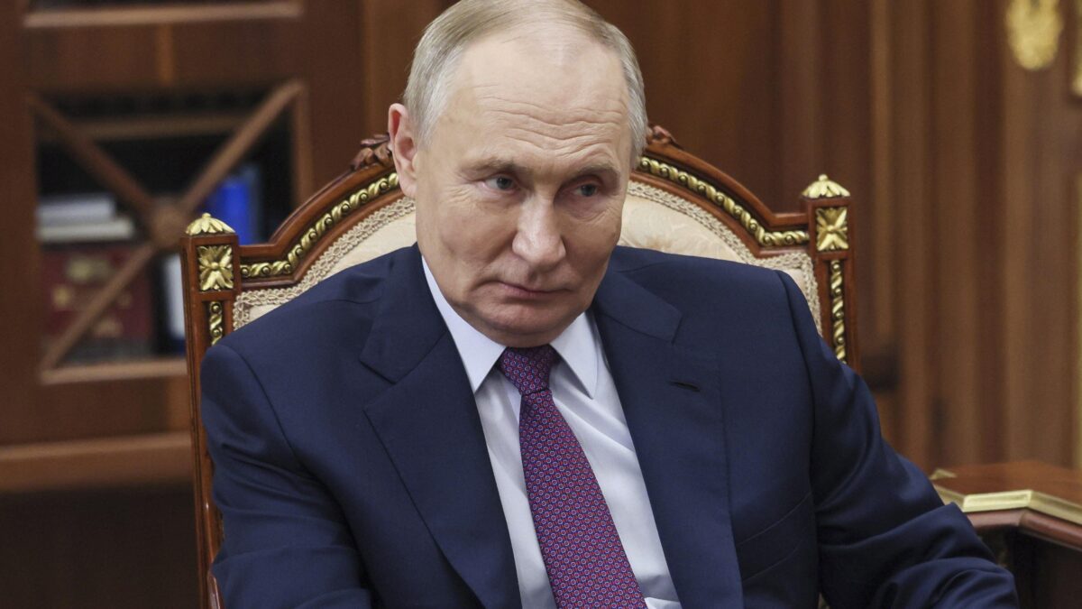 Intanto Putin aspetta Trump per la tregua