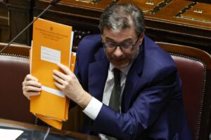 Il canone Rai spacca la maggioranza. Rinvio dell’acconto per le partite Iva