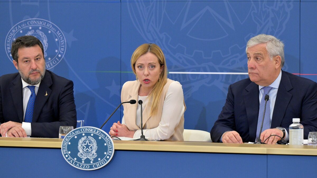 La maggioranza scivola su 20 euro: taglio al canone Rai, Fi vota con il Pd