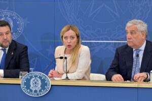 La maggioranza scivola su 20 euro: taglio al canone Rai, Fi vota con il Pd
