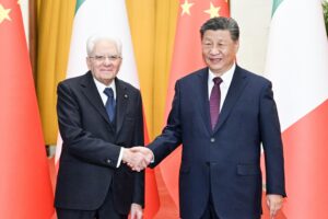 Il dono di Xi: un pezzo di suolo lunare. Asse (con frecciata?) per lo Spazio