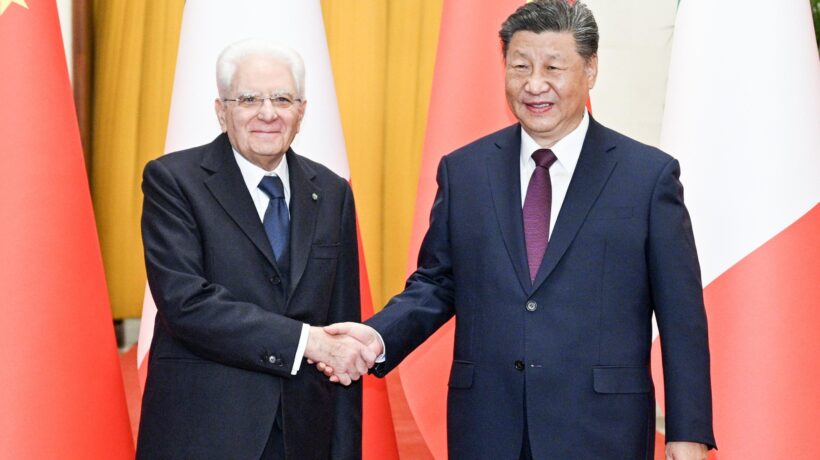 Il dono di Xi: un pezzo di suolo lunare. Asse (con frecciata?) per lo Spazio
