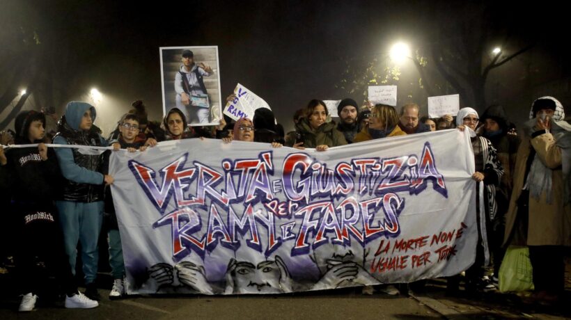 Fiaccolata per Ramy (disertata dal papà). Fischi dalle «risorse» del Corvetto al Pd