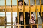 Uomo cambia genere in carcere. Poi si mette a stuprare detenute